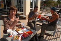 Unglaublich - da fahren die nach Afrika und gehen bei McDonalds essen, Südafrika