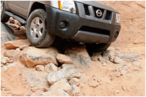 Die zurecht gelegten Felsen sorgen dafür, dass der Wagen nicht aufsetzt | Canyonlands NP. | Utah