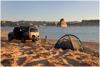 Camüing am Strand des Lake Powells | Utah