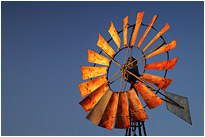 Windrad in der Abendsonne | Namibia
