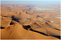 Über den roten Dünen des Sossusvleis | Namibia