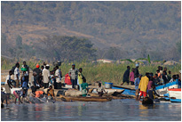 Reges Treiben am Ufer des Lake Malawi | Malawi